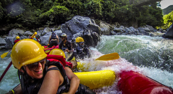 girls whitewater rafting medellin