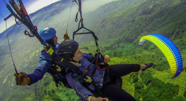 paragliding in medellin