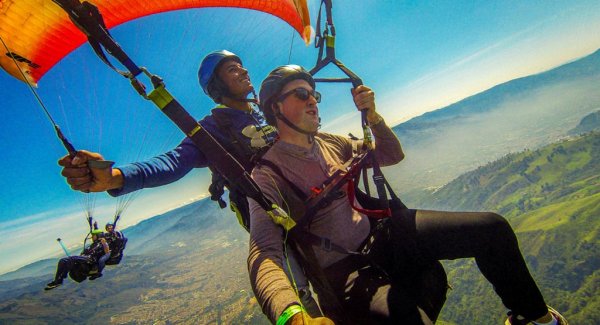 paragliding in medellin