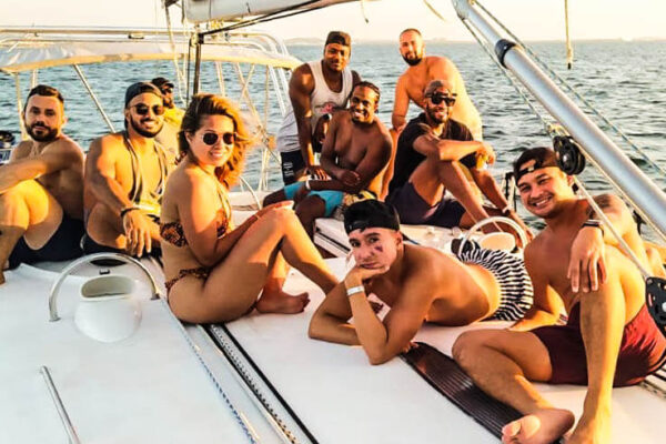 group on a sailboat tour in Cartagena