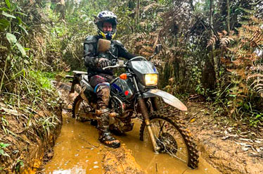 bikes riding down the forgotten road tour, Colombia