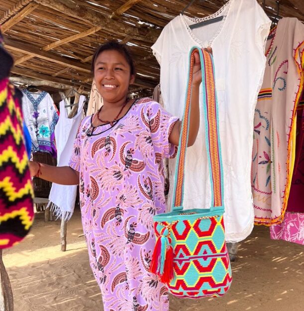 08_Cabo Wayuu woman holding handwoven bag Cabo de La Vela tours